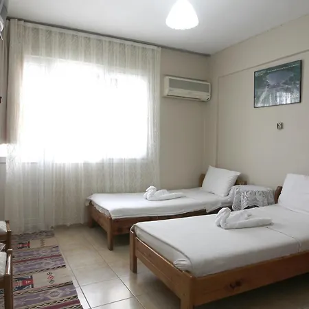 ゲストハウス ヴァルダル ペンション セルチュク